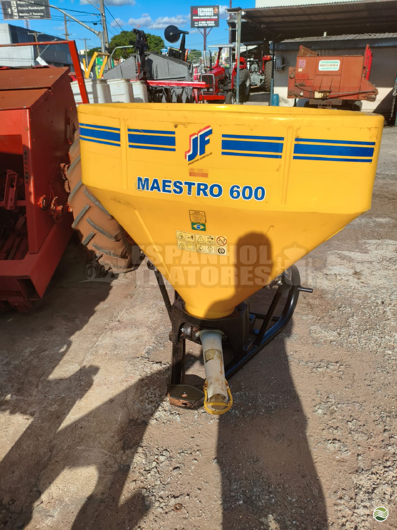 IMPLEMENTOS AGRICOLAS DISTRIBUIDOR ADUBADORA E SEMEADORA PENDULAR Espanhol Tratores GOIANIA GOIAS GO